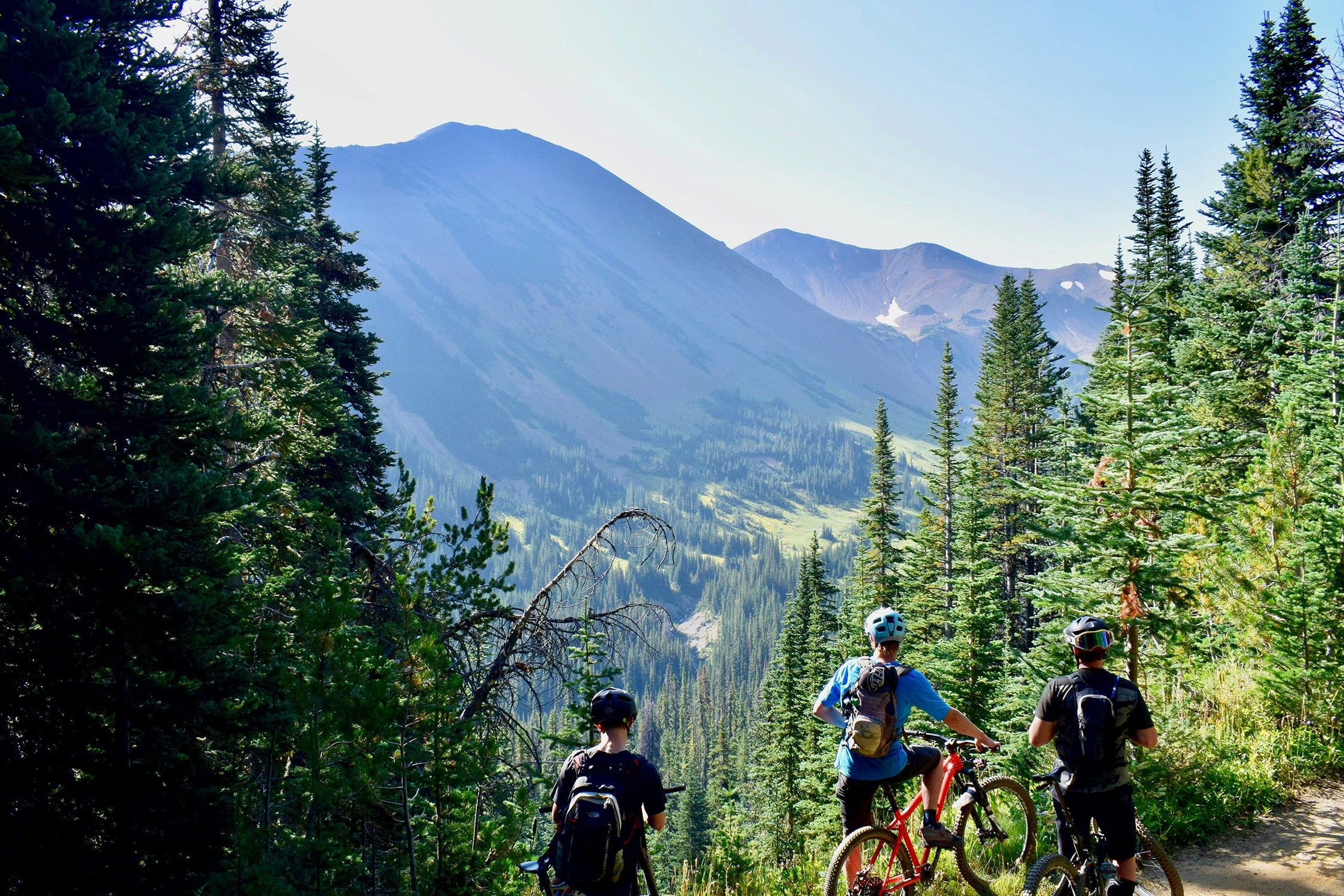 People on mountain bikes at the top of a mountain